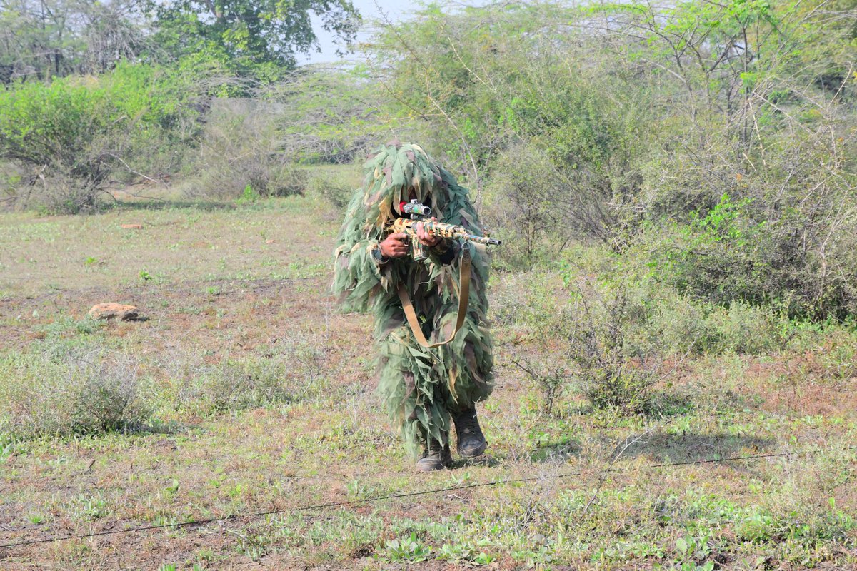 ChetakCorps_IA's tweet photo. #OperationalTraining
#ChetakCorps
In order to enhance Precision Strike Capability the #Sniper Detachments of the #GandivDivision undertook an intensive Sniper Validation exercise.
The excercise tested their precision, endurance & mission-oriented proficiency through realistic operational scenarios, reaffirming formation’s combat readiness & efficacy.
#IndianArmy
#SaptaShaktiCommand
#PrecisionStrike
@adgpi
@SWComd_IA
@PRODefRjsthn