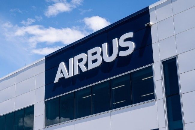fadouce's tweet image. #Airbus peine à se débarrasser de #Microsoft Office 
➡️ dépendances à Excel, exigences de conformité 
et ls problèmes de comptabilité. 
La migration sur Google Workspace s’éternise. 
buff.ly/I1Y6V1O
