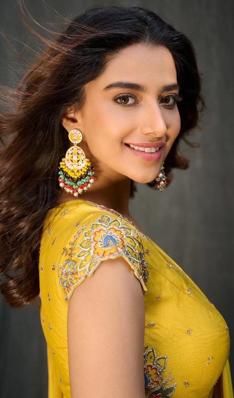 G60r__Za0AEKeli?format=jpg&name=large