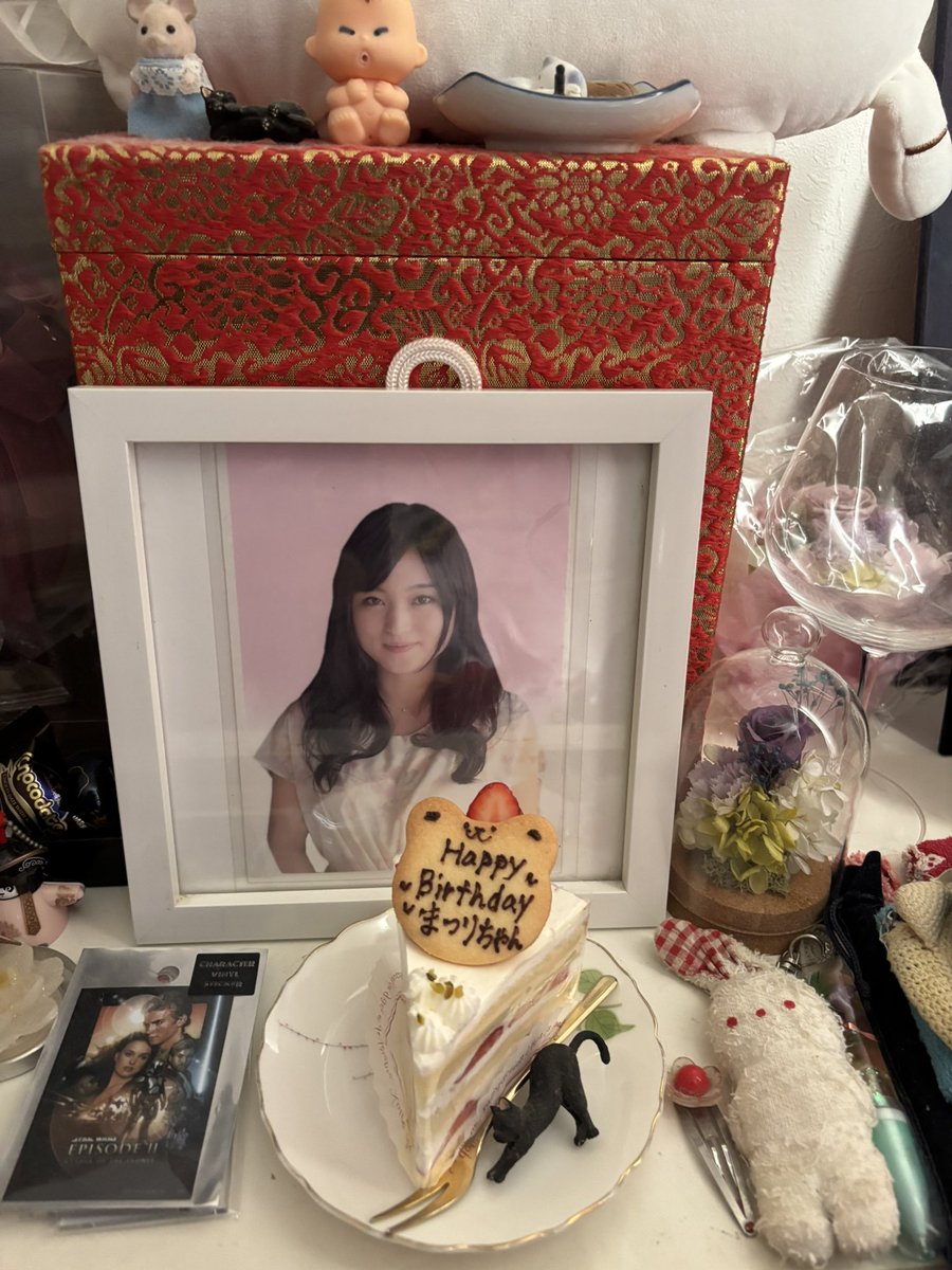 まつりちゃん
お誕生日🎂おめでとう
34歳だね
まつりちゃんは母さんのずっーと大切な娘だよ❤️
まつりちゃん大大大好きだよ💖
今度会ったらいつもみたいにギュッてして「おかあさんちいさいね！」って言ってね
#高橋まつり