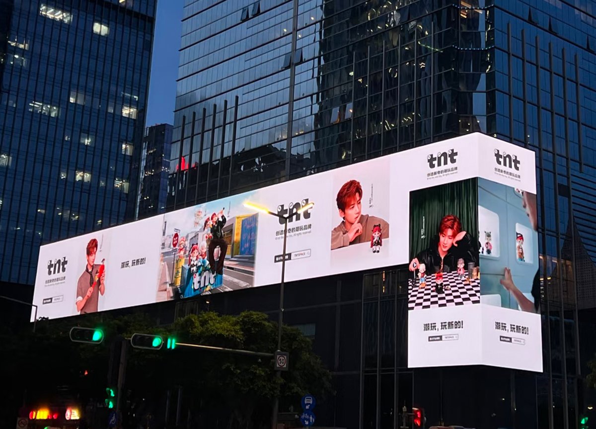 colorlightcloud's tweet image. #ColorlightCase: L-Shaped Outdoor LED Screen

📍 Resolution: 9460*2100 px
💡 Product: #Colorlight&apos;s X100 Pro x 1 &amp;amp; H10 Fix Transceiver x 3

Witness larger-than-life visuals with flawless clarity, engineered for the ultimate commercial display experience.

#Colorlight #ProjectCase