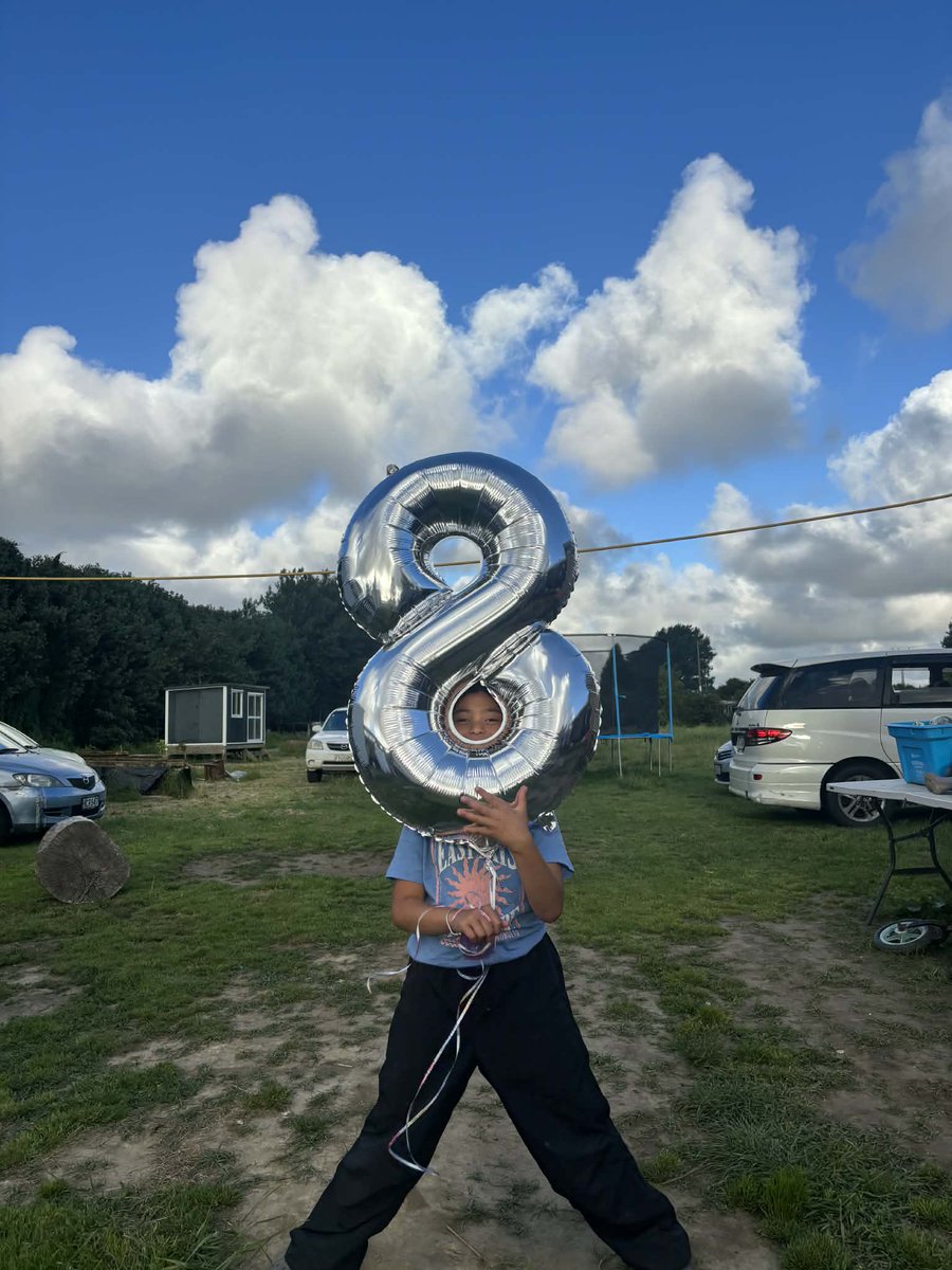 Lana solo tweet media