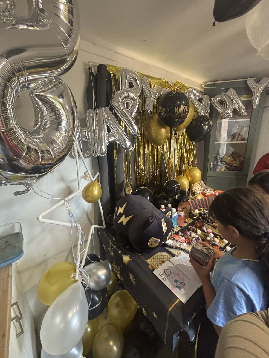 Lana solo tweet media