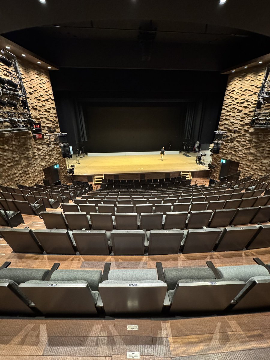 r_t_s21's tweet image. 11/26
枚方でのショー無事に終わりました。

ご来場くださった皆様、本当にありがとうございました‼️

陰でサポートしてくれたチームりょうスタッフ、音響さん、照明さんに心から感謝😭🌸

12/1の東京も頑張ります😆❤️