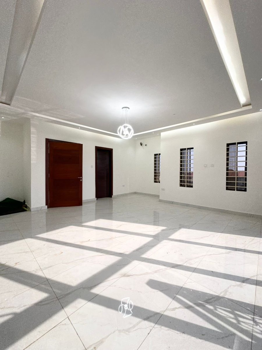 FOR SALE 📌

Luxurious 5-bedroom house 
Location: East Legon Hills

Call or WhatsApp
0243019939

Agency T&amp;C apply