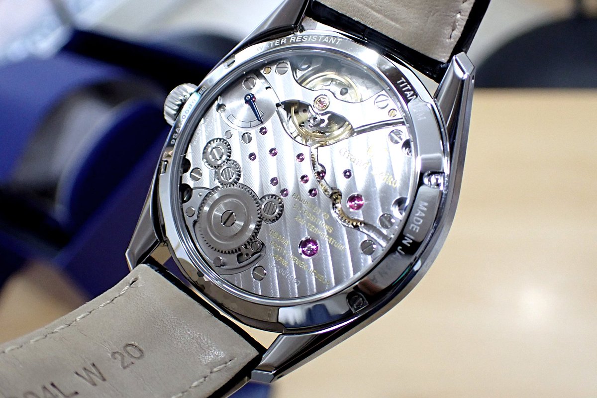 手巻きの9SA4、鑑賞でき感激です。 巻き心地も良いですね！ 正規