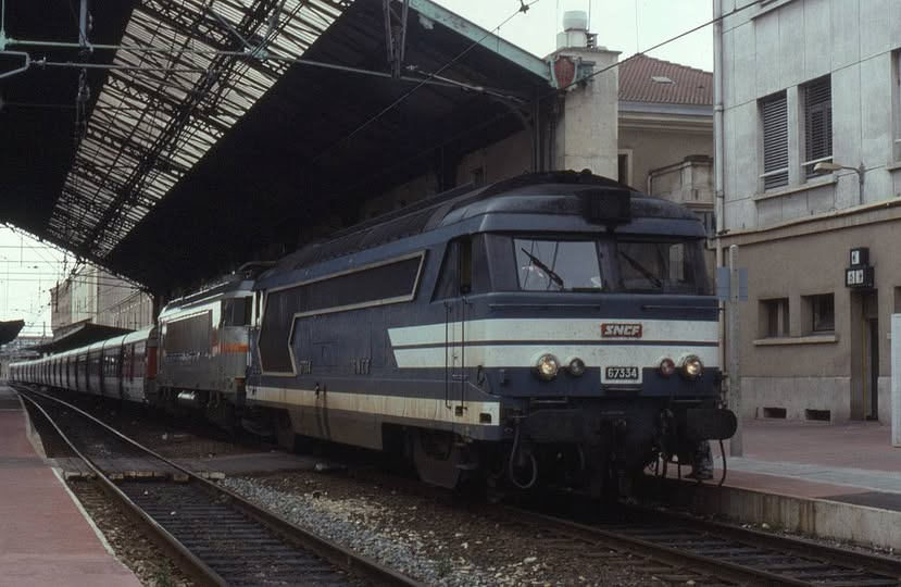 5 de Julio de 1993.
 Valence-Ville. La BB 67334 y la BB 7288 remolcando el Catalán Talgo.-
 Desconozco autor de la foto.