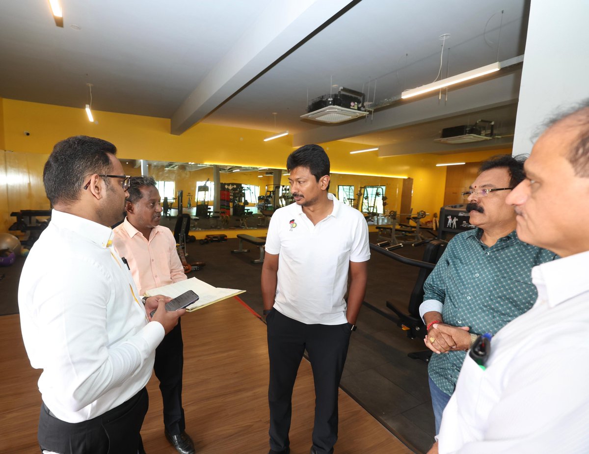 Udhaystalin's tweet image. நம் #ChepaukTriplicane சட்டமன்றத் தொகுதியில் ரூ.3 கோடி மதிப்பீட்டில் கட்டப்பட்டு கடந்த மார்ச் மாதம் திறக்கப்பட்ட முதலமைச்சர் சிறு விளையாட்டரங்கை இன்று ஆய்வு செய்தோம்.

அங்குள்ள உடற்பயிற்சி கூடம், ஹாக்கி மைதானம், தடகள மைதானம் உள்ளிட்டவற்றை விளையாட்டு வீரர்கள் பயன்படுத்தி வரும்…