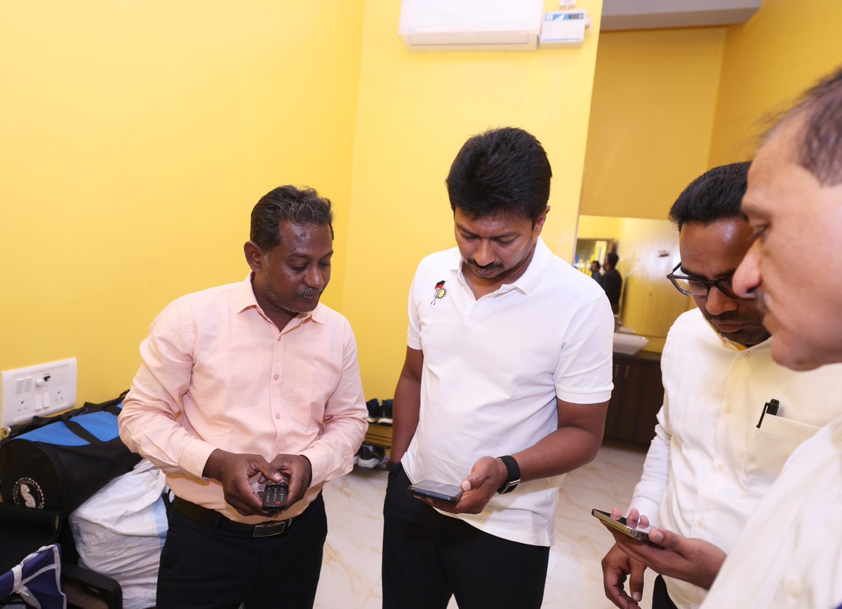 Udhaystalin's tweet image. நம் #ChepaukTriplicane சட்டமன்றத் தொகுதியில் ரூ.3 கோடி மதிப்பீட்டில் கட்டப்பட்டு கடந்த மார்ச் மாதம் திறக்கப்பட்ட முதலமைச்சர் சிறு விளையாட்டரங்கை இன்று ஆய்வு செய்தோம்.

அங்குள்ள உடற்பயிற்சி கூடம், ஹாக்கி மைதானம், தடகள மைதானம் உள்ளிட்டவற்றை விளையாட்டு வீரர்கள் பயன்படுத்தி வரும்…