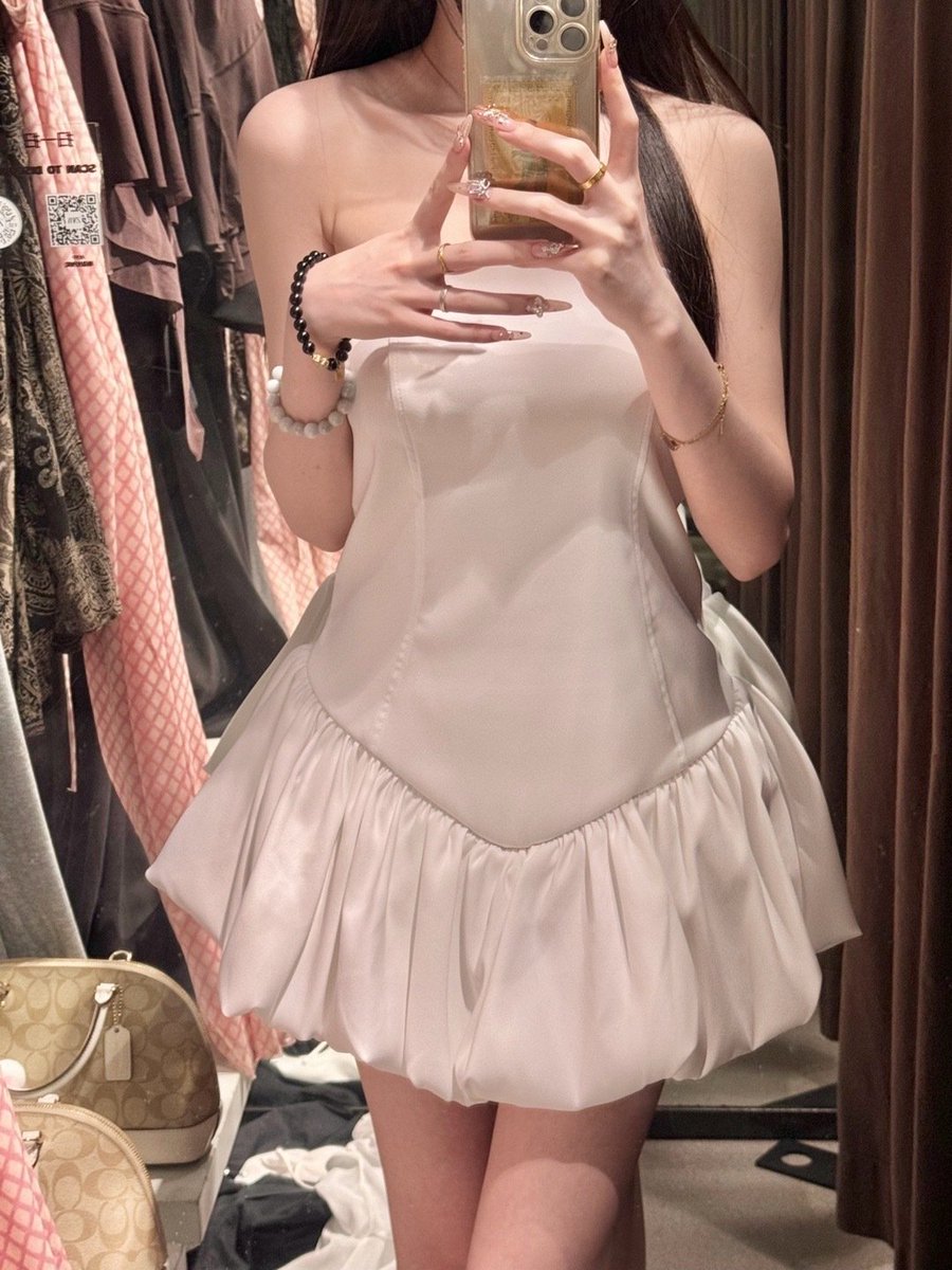 宝宝们，今天来一波抽奖😉😉
抽500 U，5人瓜分，今天会有很多福利，大家关注我多一点点

1. 转发+爱心
2. 留言“美照”
3. 关注我 <a href="/taohuaduoduo999/">怪咖美少女BTC</a>