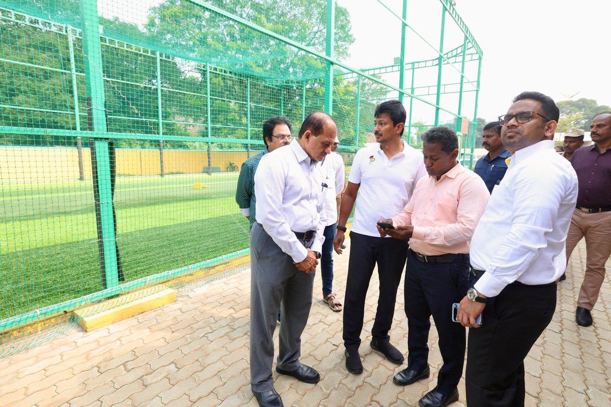 Udhaystalin's tweet image. நம் #ChepaukTriplicane சட்டமன்றத் தொகுதியில் ரூ.3 கோடி மதிப்பீட்டில் கட்டப்பட்டு கடந்த மார்ச் மாதம் திறக்கப்பட்ட முதலமைச்சர் சிறு விளையாட்டரங்கை இன்று ஆய்வு செய்தோம்.

அங்குள்ள உடற்பயிற்சி கூடம், ஹாக்கி மைதானம், தடகள மைதானம் உள்ளிட்டவற்றை விளையாட்டு வீரர்கள் பயன்படுத்தி வரும்…