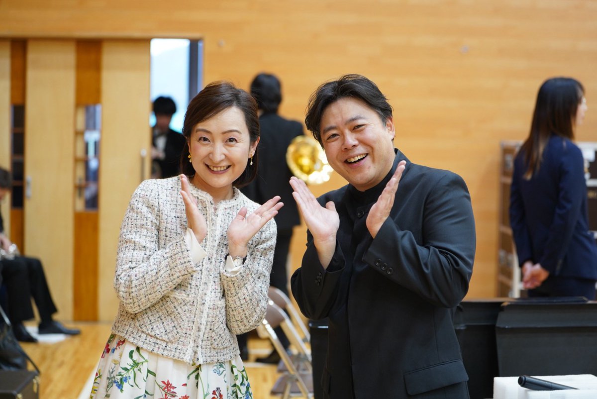 TKWOJapan's tweet photo. 本日は秋田市立雄和中学校で本公演✨今回は雄和小学校のみなさんとも合同での開催でした！
共演曲の「翼をください」と「ブラジル」も感動的な演奏になりました👏🏻
当クールは本日で終了！東京へ帰京します🗼
#TKWO https://t.co/bDh3Yt0R2y