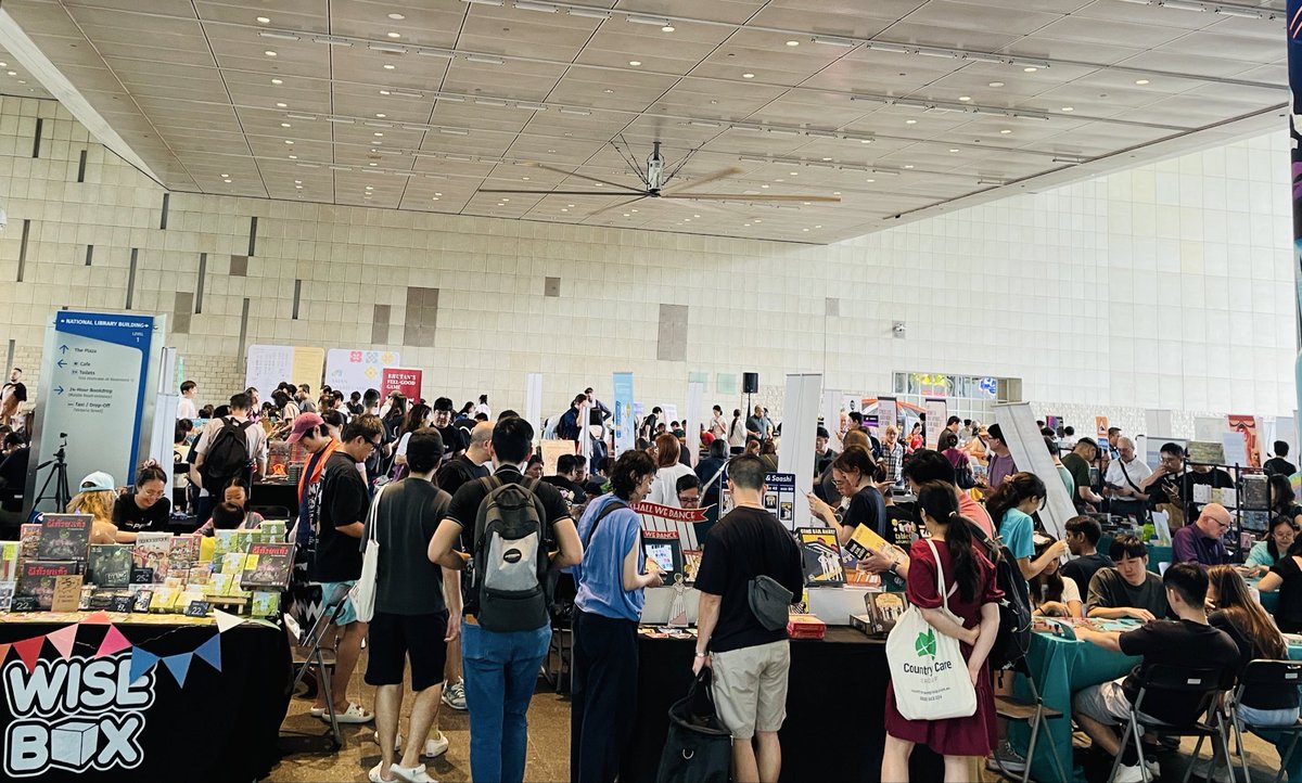saashiandsaashi's tweet photo. シンガポールで開催のアジアン・ボードゲーム・フェスティバル（ABGF in Singapore）が開幕しました。いつも通りアジアの各地からの出展で、今回は国立図書館の一階フロアでの開催。一般入場直後から盛況です。 #ABGF https://t.co/bXZgOH6yzg