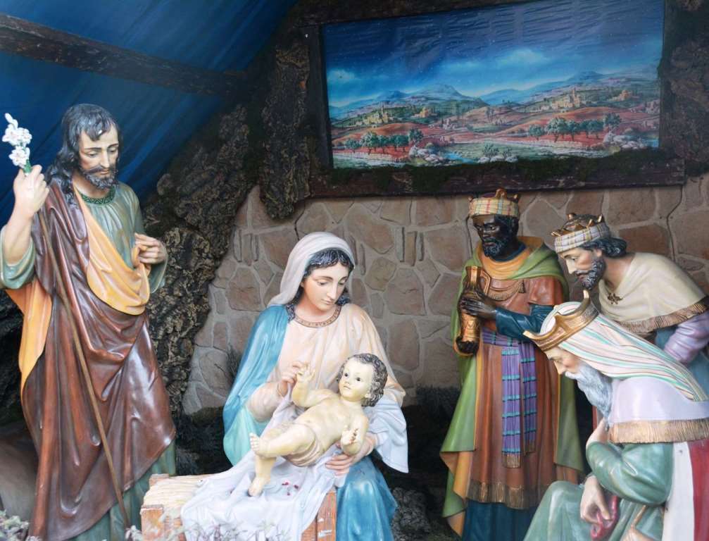 Decenas de belenes navideños se abren al público en el centro de Madrid y en los distritos.
miradormadrid.com/10-belenes-que…
En la Casa de Correos, Palacio de Cibeles, Museo de Historia, Palacio Real, También en conventos, iglesias y centros culturales.