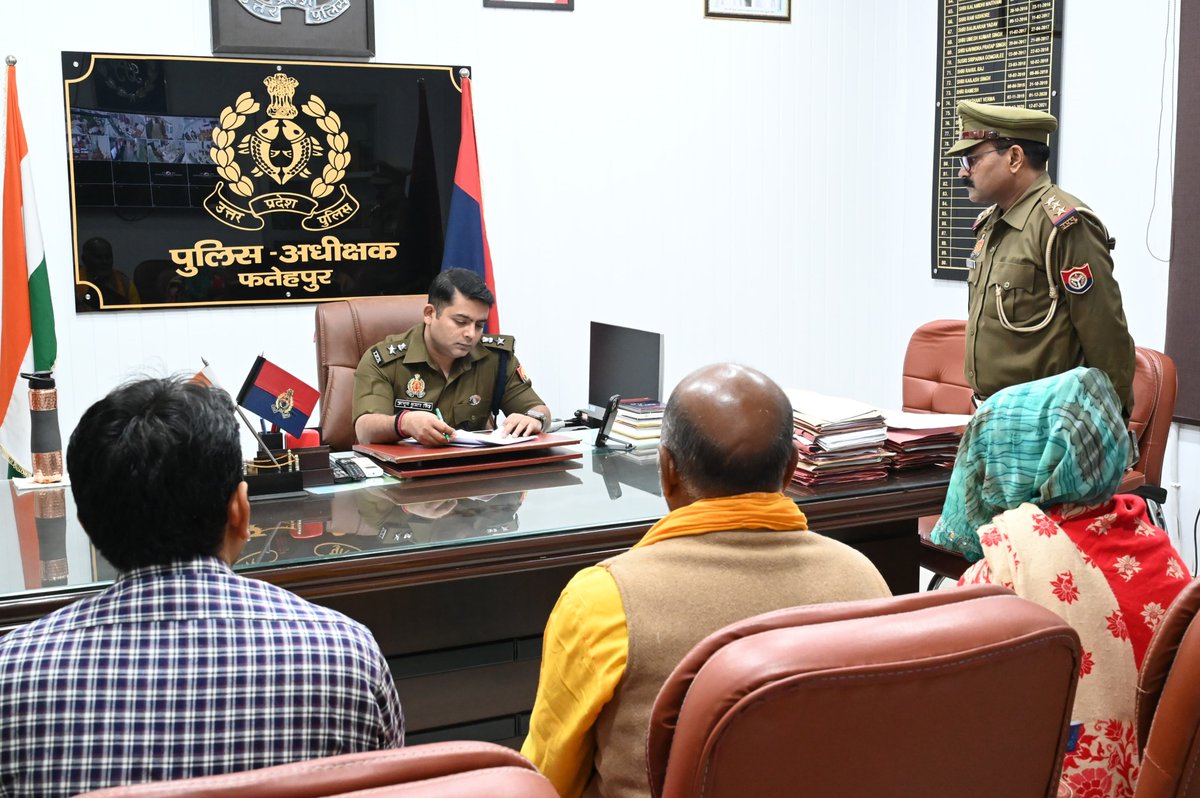 fatehpurpolice's tweet image. #Spfhr के द्वारा पुलिस कार्यालय में जनता की समस्याओं को सुनकर उनके गुणवत्तापूर्ण एवं समयबद्ध निस्तारण हेतु सम्बन्धित को निर्देशित किया जा रहा है।             
#UPPolice