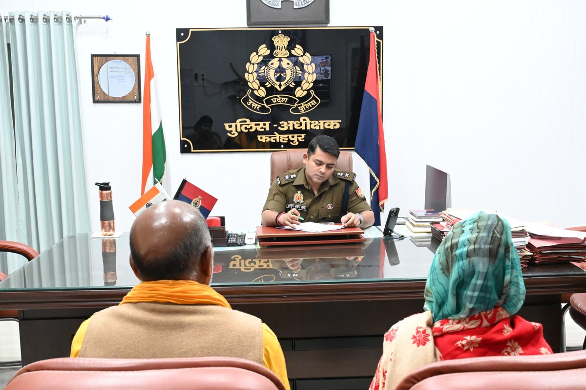 fatehpurpolice's tweet image. #Spfhr के द्वारा पुलिस कार्यालय में जनता की समस्याओं को सुनकर उनके गुणवत्तापूर्ण एवं समयबद्ध निस्तारण हेतु सम्बन्धित को निर्देशित किया जा रहा है।             
#UPPolice