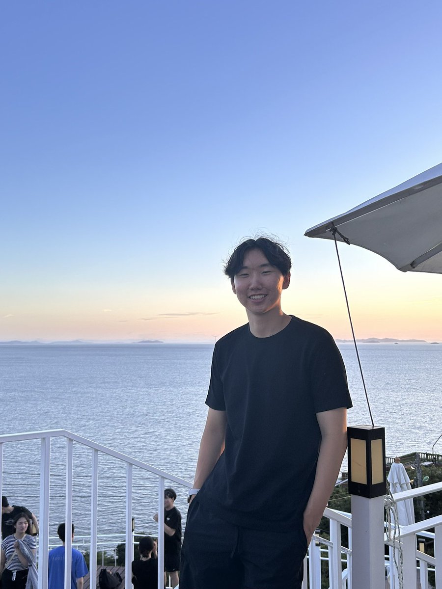 thankful af this year 

&gt; family 
&gt; health 
&gt; opportunity to chase dreams 

happy thanksgiving everyone :)