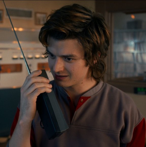 PreviouslySerie's tweet image. Tras 9 años, 5 temporadas y 37 episodios, Will y Steve hablan entre ellos en el 5x03.

No habían interactuado y tenido un diálogo entre ellos hasta 2025. #StrangerThings #StrangerThings5