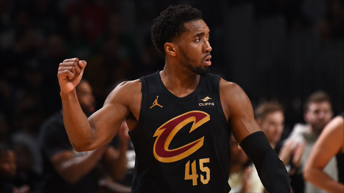 Carson1898462's tweet image. Donovan Mitchell is averaging 29.9 PPG, 5.5 APG, and 4.8 RPG in 17 games for the Cavaliers putting him 4th in the ppg leaderboard behind Tyrese Maxey!!