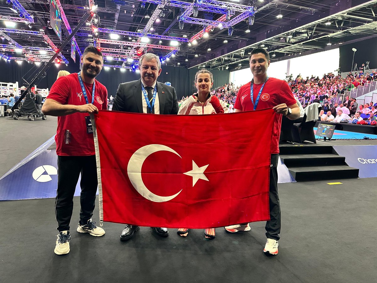 Birleşik Arap Emirliklerinde  devam eden Dünya Büyükler Kick Boks  Şampiyonası’nda Sporcumuz Elif Ceren Şanlı , Bulgar rakibini yenerek 56 Kg  K1 Dünya Şampiyonu olmuştur.

<a href="/OA_BAK/">Dr. Osman Aşkın Bak</a> <a href="/hamzayerlikaya/">Hamza Yerlikaya 🇹🇷</a> <a href="/gencliksporbak/">Gençlik ve Spor Bakanlığı 🇹🇷</a> <a href="/GSBsporgm/">Spor Hizmetleri Genel Müdürlüğü</a> <a href="/TeamTurkiye/">Team Türkiye</a> <a href="/trtsporyildiz/">TRT Spor Yıldız</a> <a href="/TC_AbuDabiBE/">Türkiye in the UAE</a>
