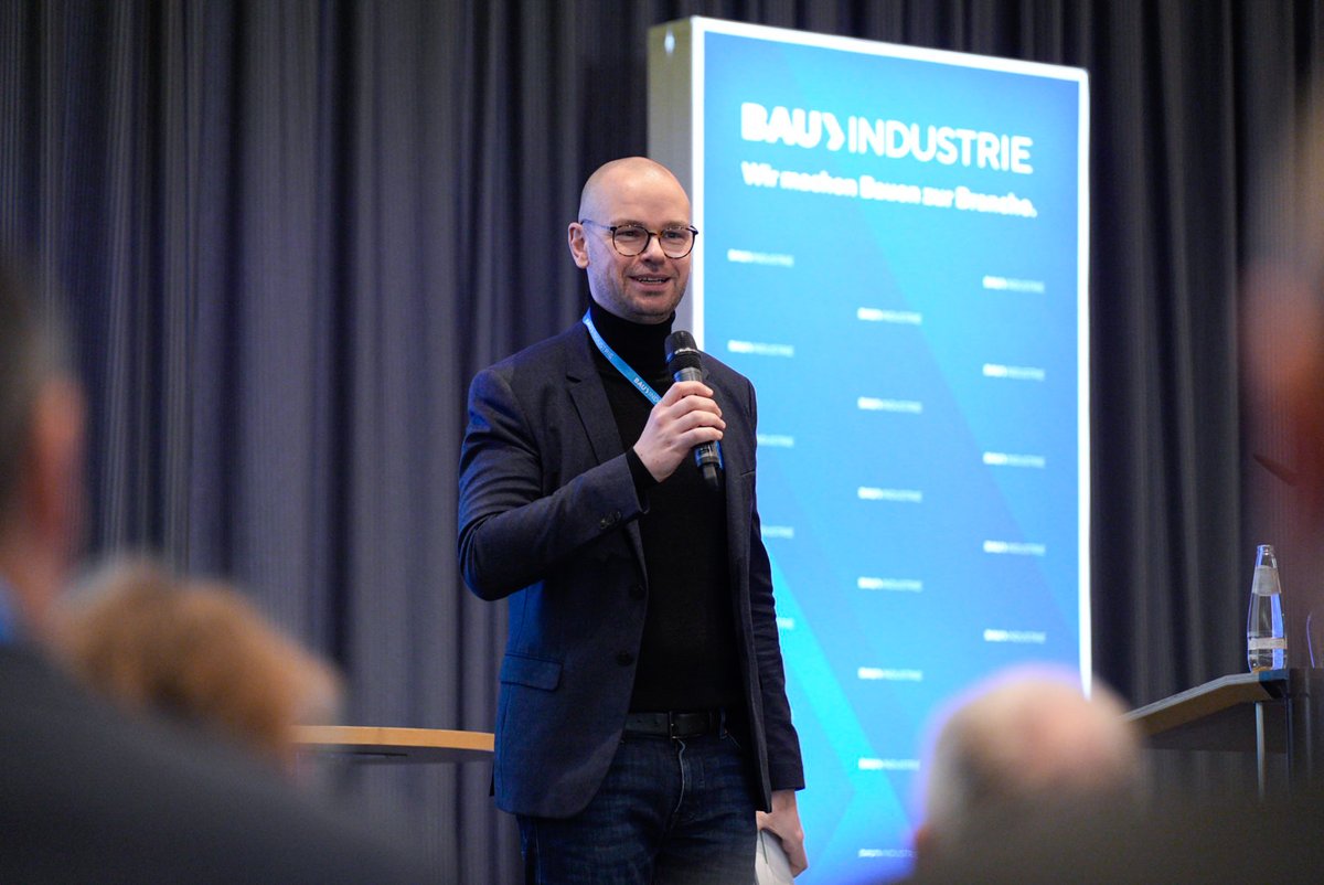 dtbauindustrie's tweet photo. Auf der 4. Nachhaltigkeitskonferenz der #BAUINDUSTRIE in Berlin wurde deutlich: Die Branche ist bereit für echten #Klimaschutz. Von CO₂-Reduktion bis einheitlichen Standards. #NHK25
Fotos: Maren Strehlau/HDB https://t.co/mpfd1HuTIA