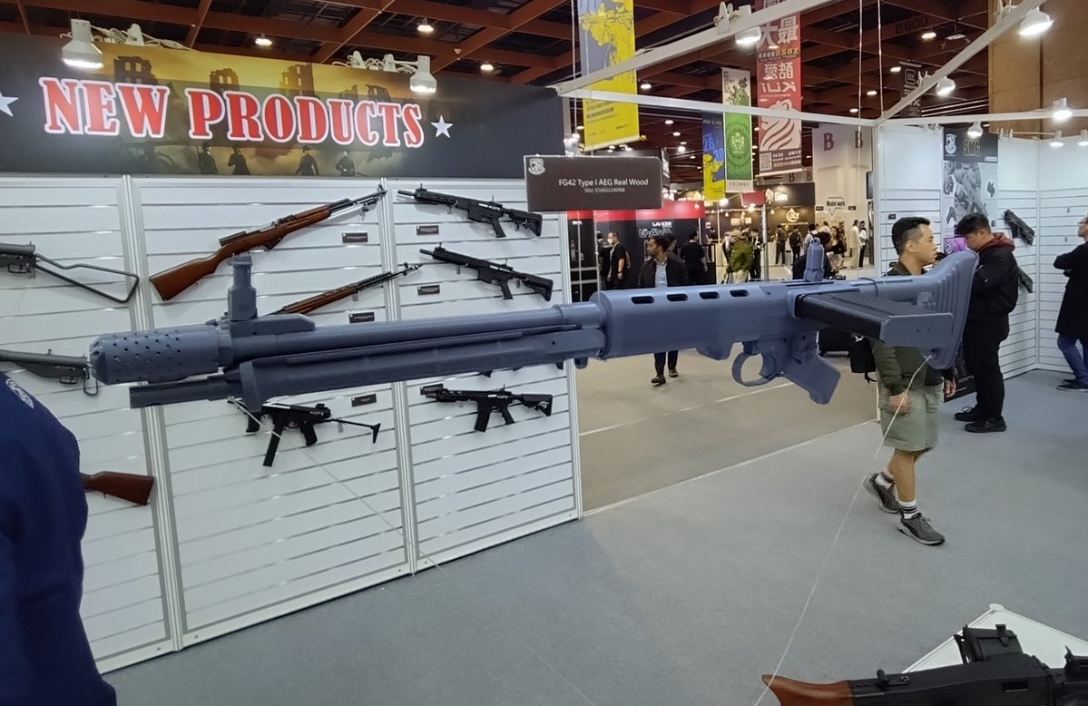 hyperdouraku's tweet image. S&amp;amp;Tの電動ガン。機種選定が渋い!