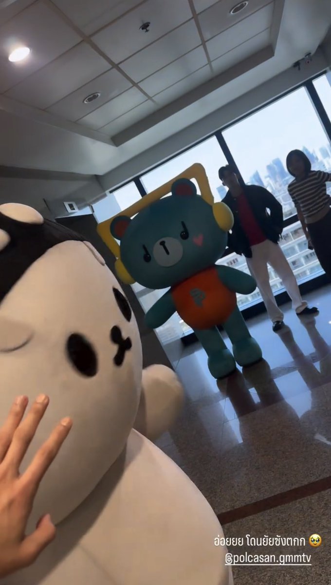 ShaPannn's tweet image. ซังๆกำลังจะไปถ่ายคอนเท้นกับคุณธีร์ มีพี่เพิ่มไปด้วยยยย น่ารักมากก ทุกคนยืนเท้าเอวดูยัยซัง 555555555555555

#ppnaravit #PERMPOON 
#POLCASAN