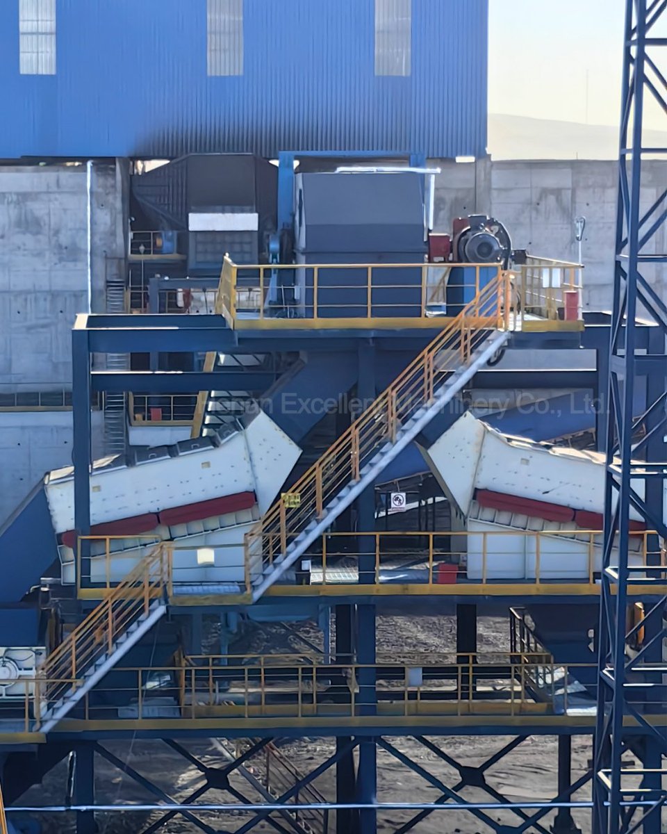 exctmach's tweet image. Yiwu Guanghui Mining hits 2500 TPH! 🚀 
EXCT delivered a fully integrated system: Two-Stage Crushing + a 6-Lane Smart Loading Terminal.
✅ Precision Sizing 
✅ 24/7 Unattended Operation 
✅ Zero Logistics Bottlenecks
Speed up your mine-to-market flow. ⛏️
 #mining #coal #EPC #EXCT