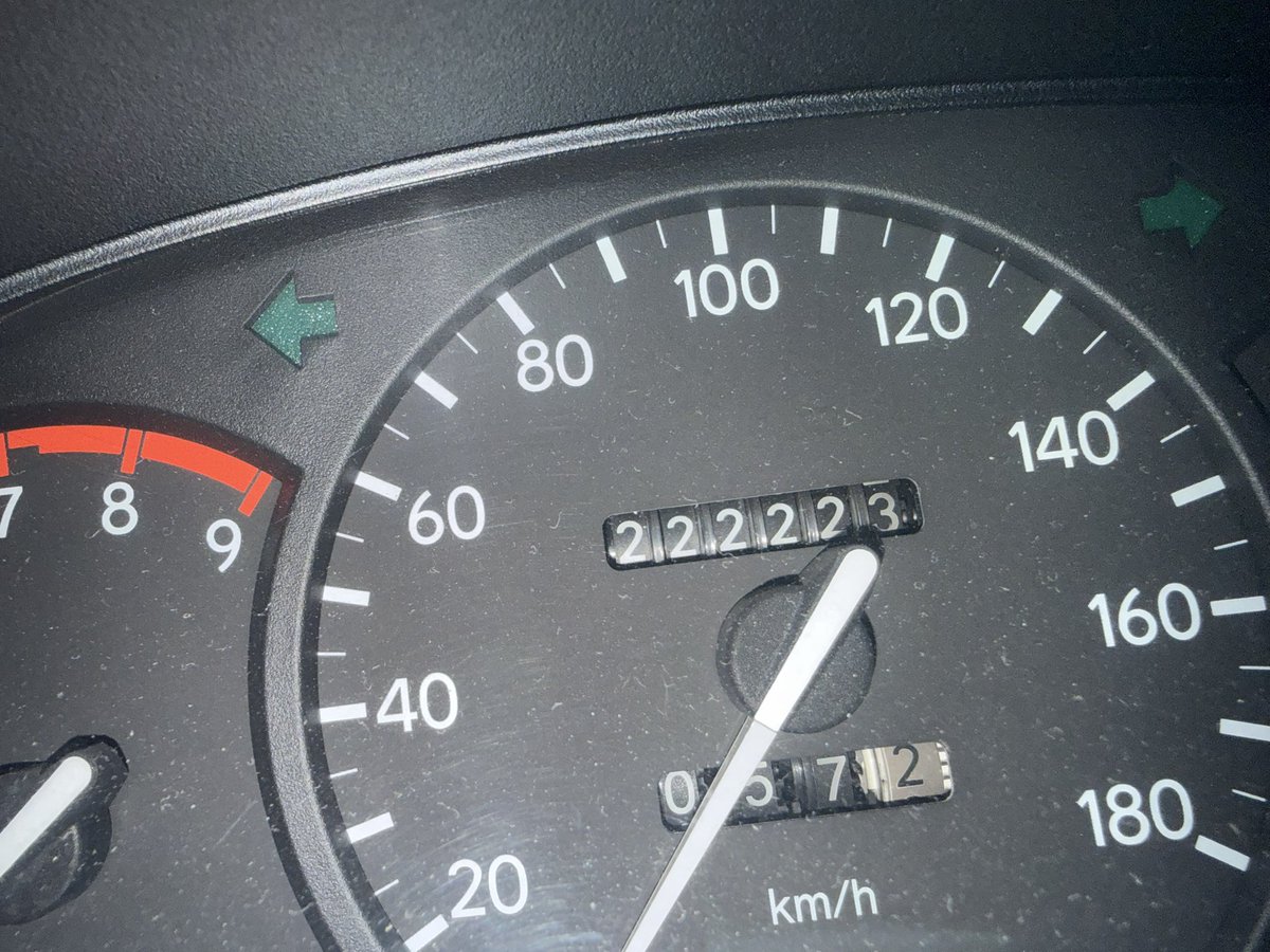 SmileyTanaka's tweet photo. 写真撮るタイミングミスってこれよ😞
222222kmでパシャるつもりが……
222223kmになっちまった…… https://t.co/iEBTzrQgVF