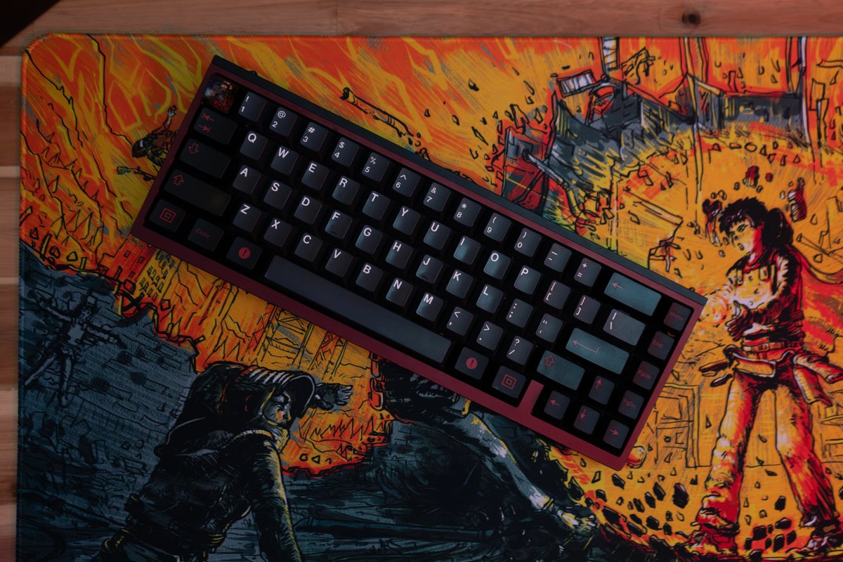 Another design I made for AloneinTokyo, if you are interested in its Deskmat version, check out the <a href="/epicdeskshop/">Epic Desk</a> store, different color variations available.

epicdesk.shop/products/golde…

Also, I have the rights of the image for skin usage, planning to use it on items soon ^_^