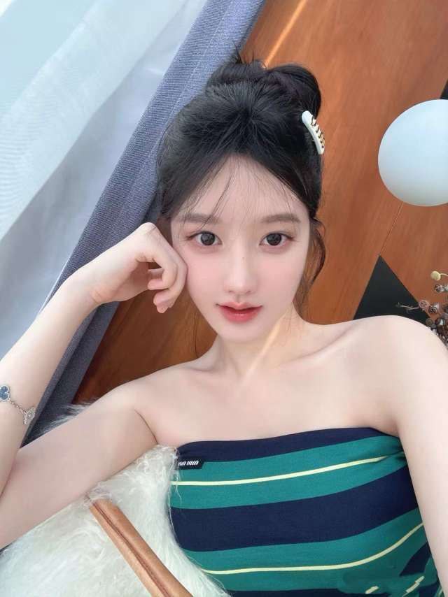 StackpoleHall's tweet image. #聊城  #反差❤护士 #萝莉 #反差空姐  #东昌府区 #山东 
交友➡️: @naomi_gene80254 
他们说 青山是否多妩媚 还需得看青山是谁 ，可我摇头 ，我见众生皆草木 ，唯你是青山