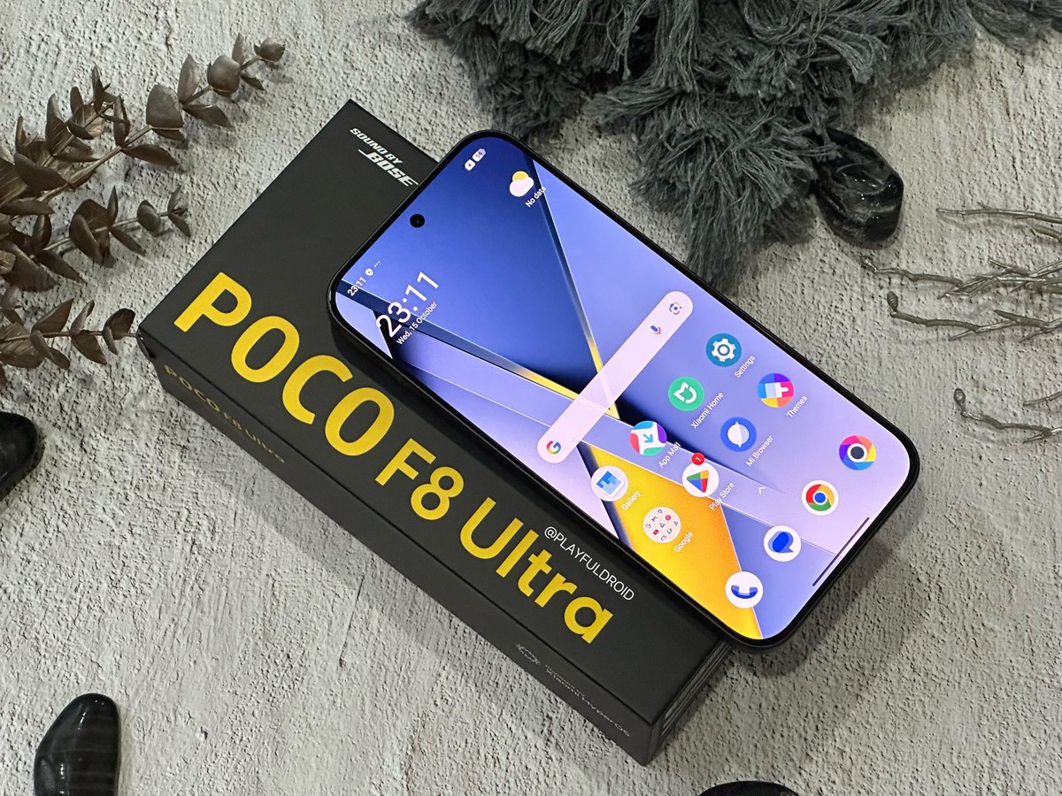 ShashwatMi26255's tweet image. First look at the new POCO F8 Ultra 🤩 Out of ten, how much would you rate its design? 

#POCOF8Ultra #POCOF8 #POCO
