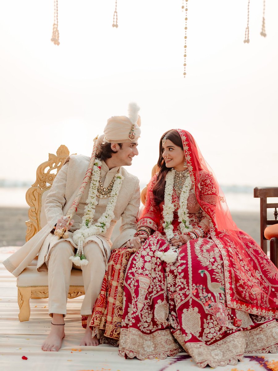 indiaforums's tweet image. Bhavin Bhanushali ties the knot with Disha in a beautiful fairytale wedding. Wishing the couple a lifetime of happiness together ❤️😍
.
.
.
#IndiaForums #BhavinBhanushali #Disha #Wedding #FairytaleWedding