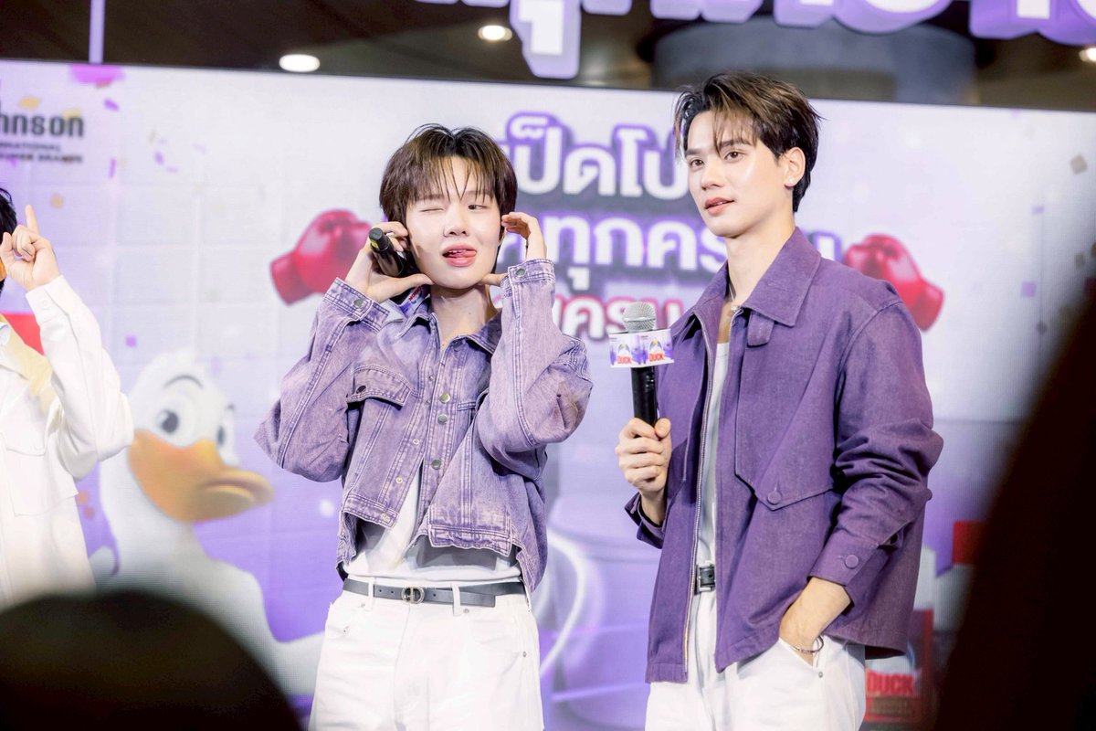 nampingstory's tweet image. บรรยากาศพี่เป็ดมาแล้ว! 

ฉลอง 35 ปีความสะอาดสุดปัง 🎉
พร้อมกับสองหนุ่มสุดฮอต #เก่งน้ำปิง ในงาน “เป็ดโปร น็อคทุกคราบ ฉลองครบ 35 ปี” ณ สามย่านมิตรทาวน์

@nampingnapat 
#nampingster ; #KengNamping

🔗 facebook.com/share/p/17jZfJ…