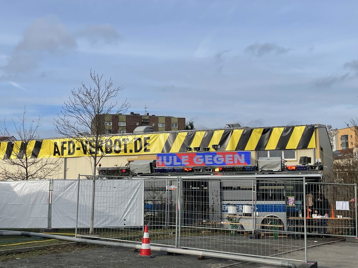 Zentrum für Politische Schönheit tweet media