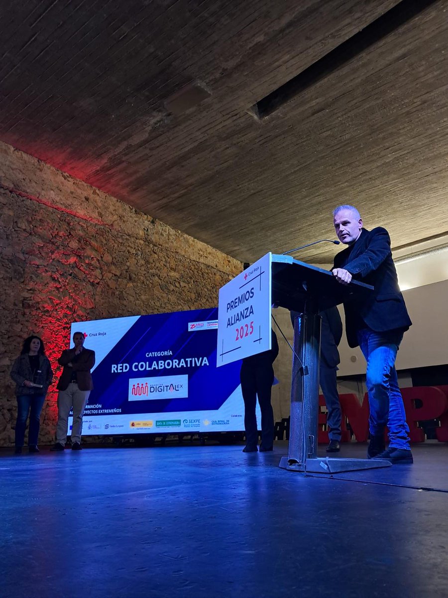 🎉 Espacios Digitalex recibió ayer en Badajoz el reconocimiento de Cruz Roja en los 𝗣𝗿𝗲𝗺𝗶𝗼𝘀 𝗔𝗹𝗶𝗮𝗻𝘇𝗮𝘀 𝟮𝟬𝟮𝟱, que pone en valor nuestra labor formativa con las personas que participan en sus itinerarios de empleo. #PlanEmpleoCruzRoja