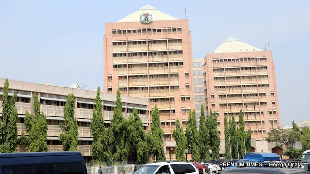 TheYorubaTimes's tweet image. FG ACCUSED OF REPLACING TOP SCORING CHRISTIAN WITH LOWER RANKED MUSLIM IN PERMANENT SECRETARY LIST 

theyorubatimes.com/fg-accused-of-…