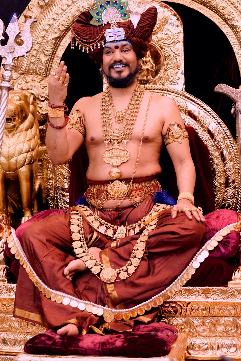SriNithyananda's tweet photo. Can you climb a mountain while carrying a sack filled with 100 unnecessary rocks? 🙇🏻‍♂️

Only when you let go of the garbage called the past will you create the space needed to welcome new possibilities into your life. 🌟 https://t.co/kP5GNOAh7j