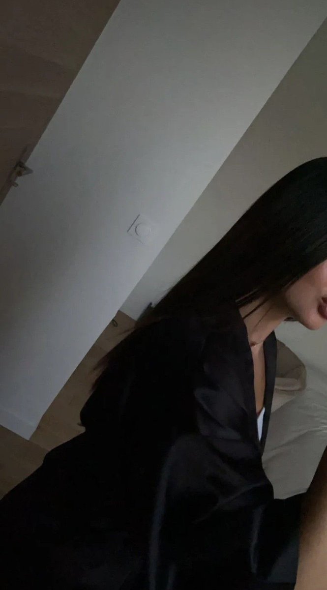 Ich gehe jetzt frühstücken. Rate mal wer es übernehmen wird, DU. Also komm und bewirb dich. 

#Geldherrin #Geldsklave
#Zahlschwein #Moneydom #Zahlsklave
#Paypig #Findom #herrin #sklave