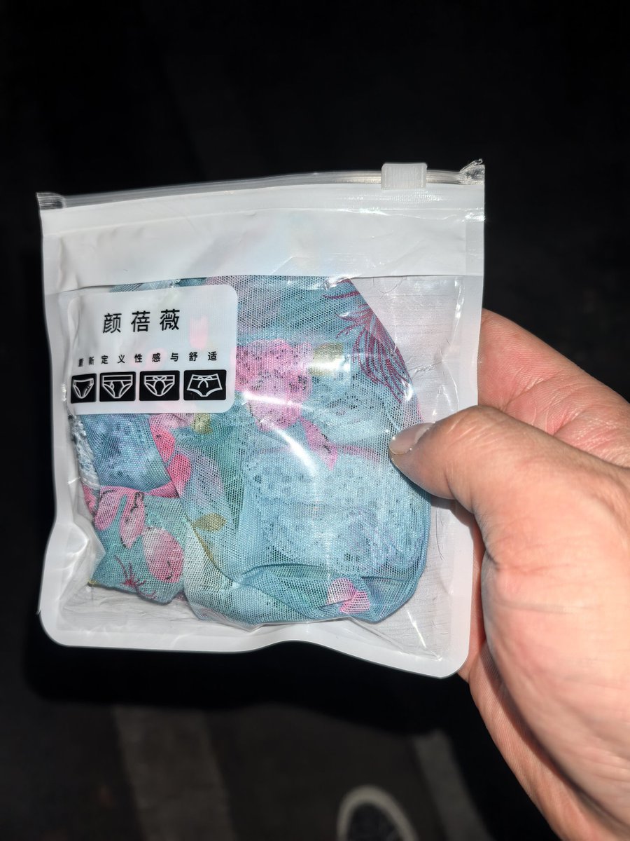 第二条已经藏好了，王家里红白机电竞宾馆对面电杆背后砖头压着，图3画圈的那个。拿到的评论区返图免的别人白跑。 https://t.co/dygQj5RWtQ