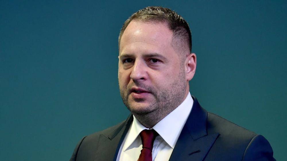 Trump_Fact_News's tweet image. 🚨🇺🇦 ALERTE INFO : Coup de tonnerre à Kiev : le NABU mène des perquisitions explosives chez Andrii Iermak, le bras droit tout-puissant de Zelensky. L’homme le plus proche du président est directement visé par une enquête anticorruption en cours. Les enquêteurs promettent «plus de…