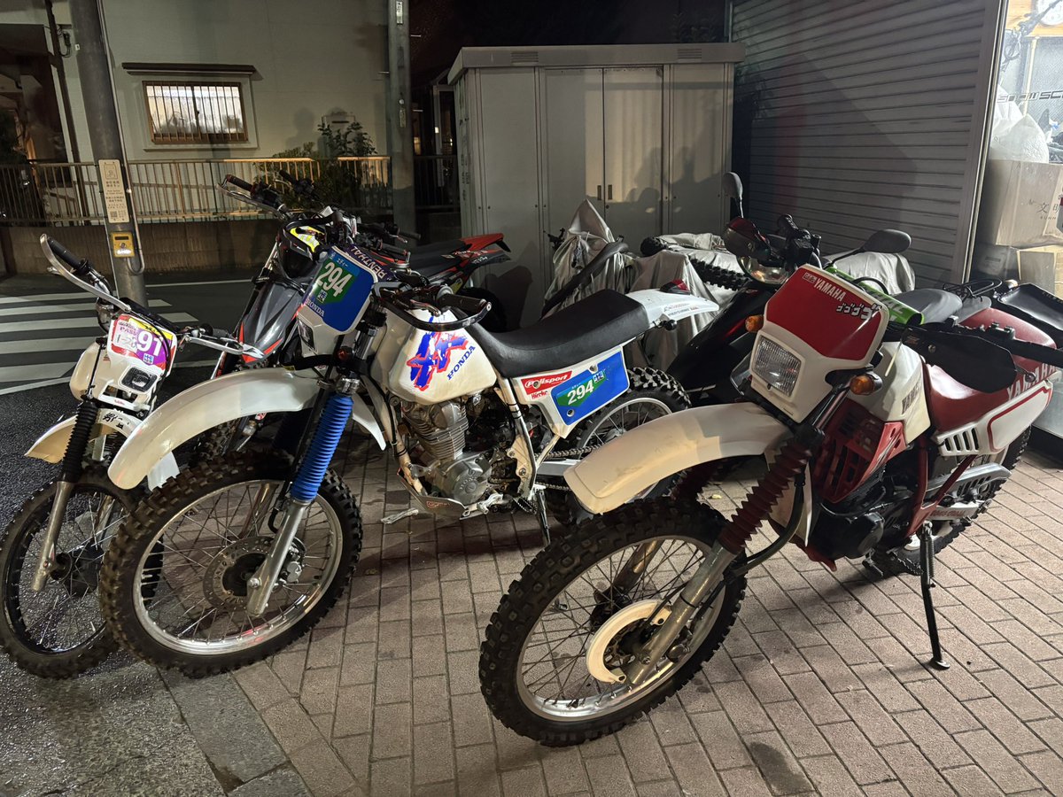 n4t2f's tweet image. RR2Tは無事納車して入れ違いにTT225が入庫😊