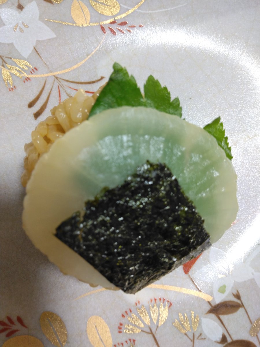 #OnigiriAction
おにぎり🍙
分身の術🍙🍙🍙
たくあんより小さいおにぎり🤭
ひとくちサイズ
バランス良し👍
買ったおにぎりに付いていた葉っぱ🍃何か不明😂