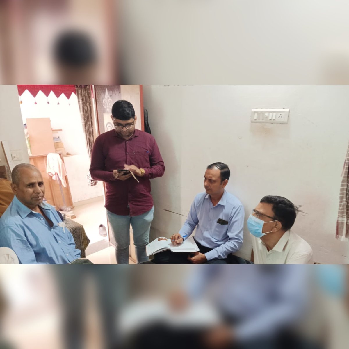 AmdavadAMC's tweet image. અમદાવાદ મ્યુનિસિપલ કોર્પોરેશનના હેલ્થ વિભાગના ચાંદલોડિયા અર્બન હેલ્થ સેન્ટર વિસ્તારમાં TB ડેથ કેસ અંગે પબ્લિક હેલ્થ એક્શન વિઝીટ  AMC સીટી ટીબી ઓફિસ  દ્વારા કરવામાં આવી હતી.આ મુલાકાતમાં સીટી ટીબી ઓફિસર ડોક્ટર્સ અને NTEP સ્ટાફ હાજર રહ્યા હતા.
ટીબી નિયંત્રણ માટે ટીબી કેસની તપાસ…