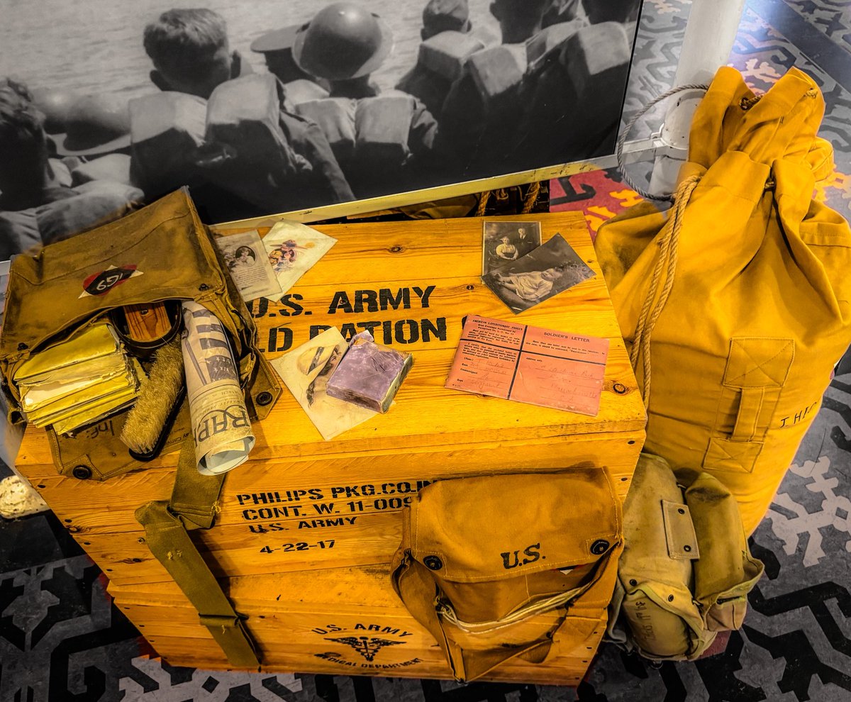 sheenz_m_'s tweet image. #AlphabetChallenge #WeekVforVowels 
US Army Exhibit