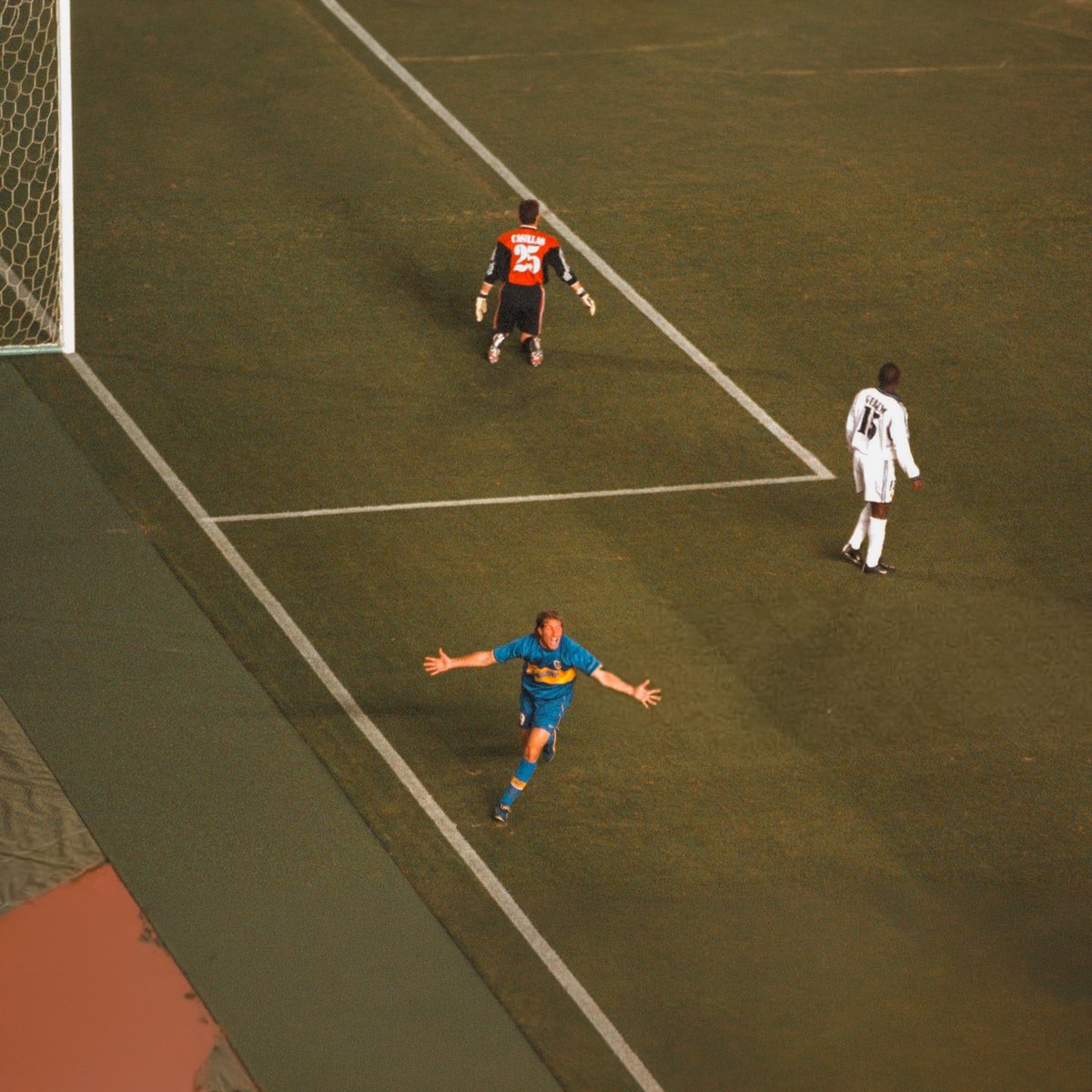 EditsBoke's tweet image. Real Madrid, rendido a los pies del más grande del mundo.

25 años de la mayor gesta de la historia del futbol argentino