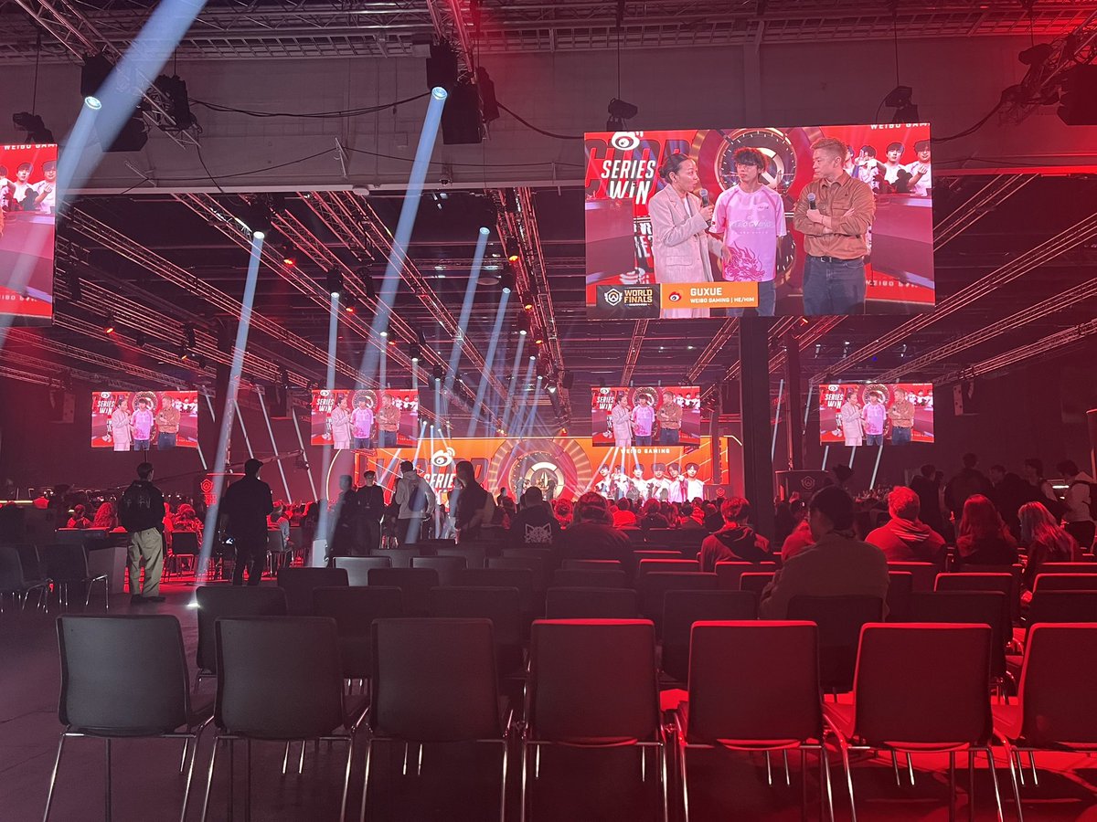 COME SAY HI
I’m in back middle with the brilliant caster Gedster! ❤️