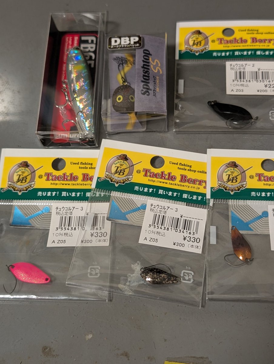 angler_GURADIUS's tweet photo. 先日は定休日・今日は営業時間内間に合わずと、2連続でクリスマスケーキの予約が出来ず(血涙)
・・・なので、帰り際黄色い店に入り、松屋のマッサマンカレーをかっ喰らう。
・・・正直やってられんわ、マジで・・・
#FB65
#スプラッシュトップSS
#松屋
#マッサマンカレー
#無駄足2回目 https://t.co/Le0kkn4lnT