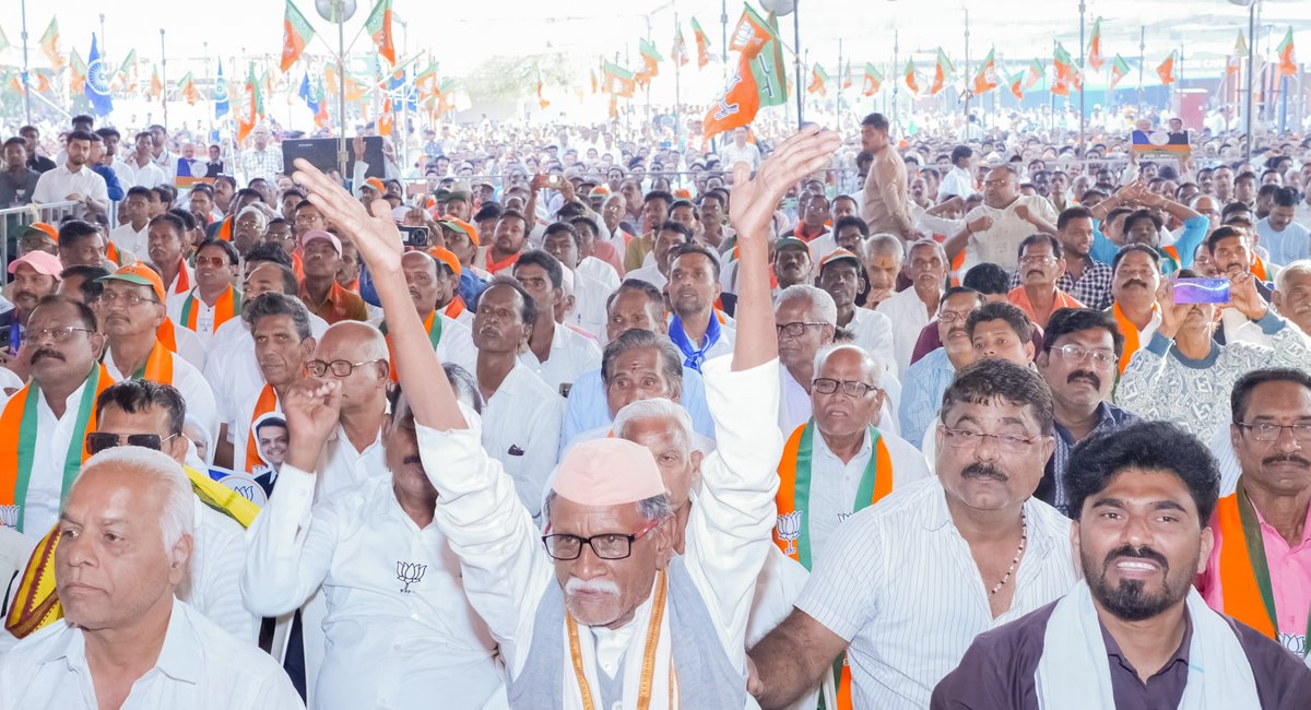 Dev_Fadnavis's tweet image. विकासाला पाठबळ, जनतेच्या प्रगतीसाठी कार्यरत केवळ कमळ!

हिंगणघाट नगर परिषदेच्या नगराध्यक्ष पदाच्या भाजपा उमेदवार डॉ. नयनाताई तुळसकर, सिंदी (रेल्वे) नगर परिषदेच्या नगराध्यक्ष पदाच्या भाजपा उमेदवार राणीताई कलोडे व सर्व नगरसेवक पदाचे उमेदवार यांच्या प्रचारार्थ &apos;जाहीर सभे&apos;मध्ये…