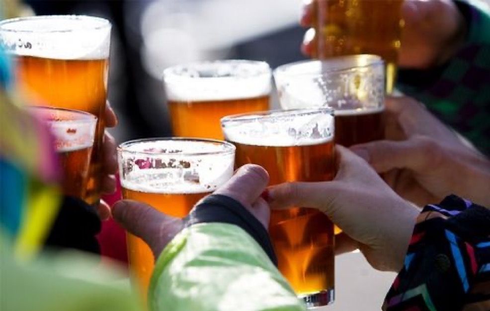 AlanJLSmith's tweet image. Suppose that once a week, ten men go out for beer and the bill for all ten comes to £100. 

If they paid their bill the way we pay our taxes, it would go something like this:

The first four men (the poorest) would pay nothing.

The fifth would pay £1.

The sixth would pay £3.…